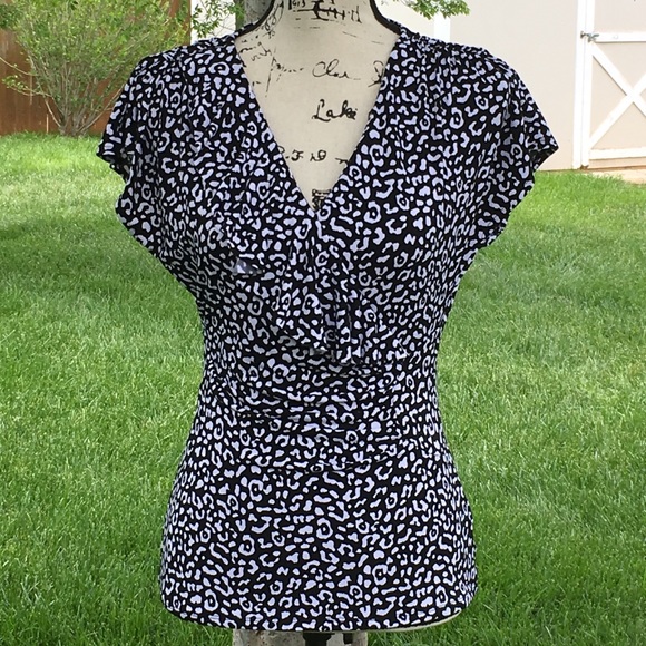White House Black Market Tops - ‼️2 for$15‼️EUC WHBM Gorgeous Ruffled Top